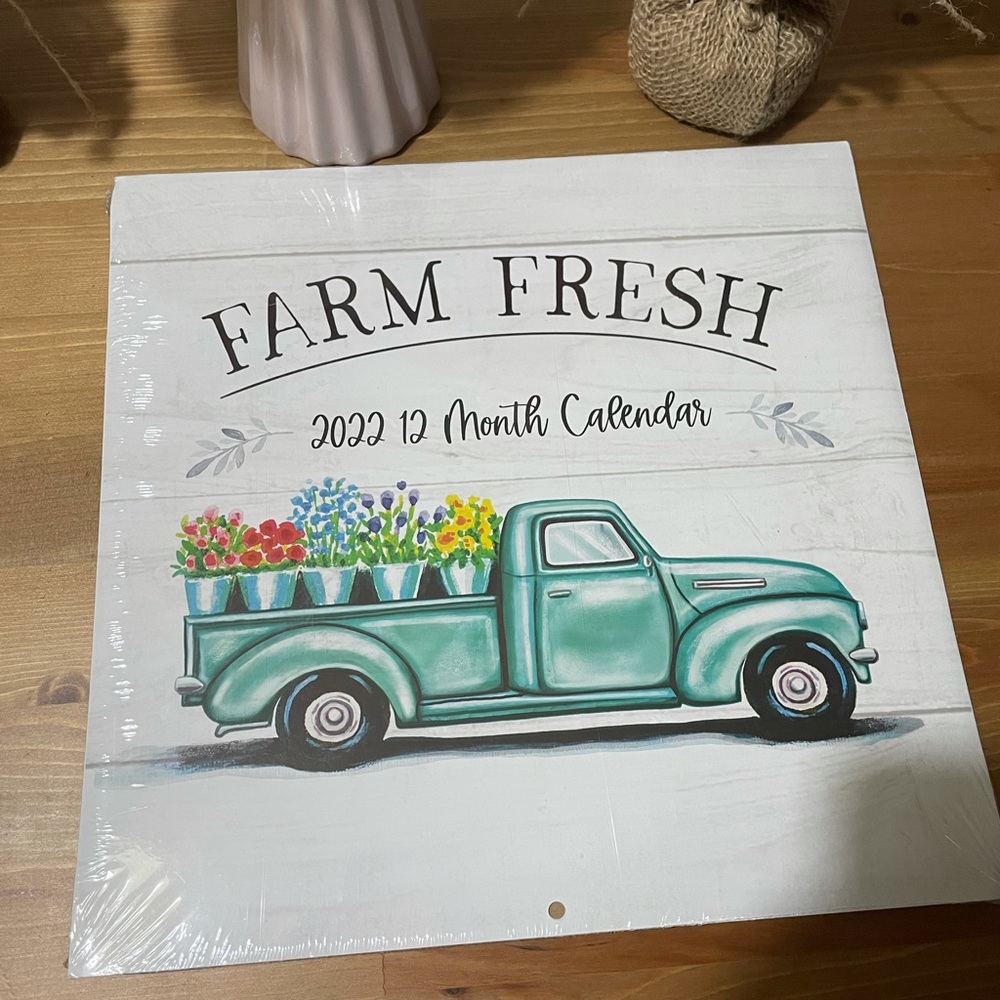 Farm fresh 2022 calendar NWT